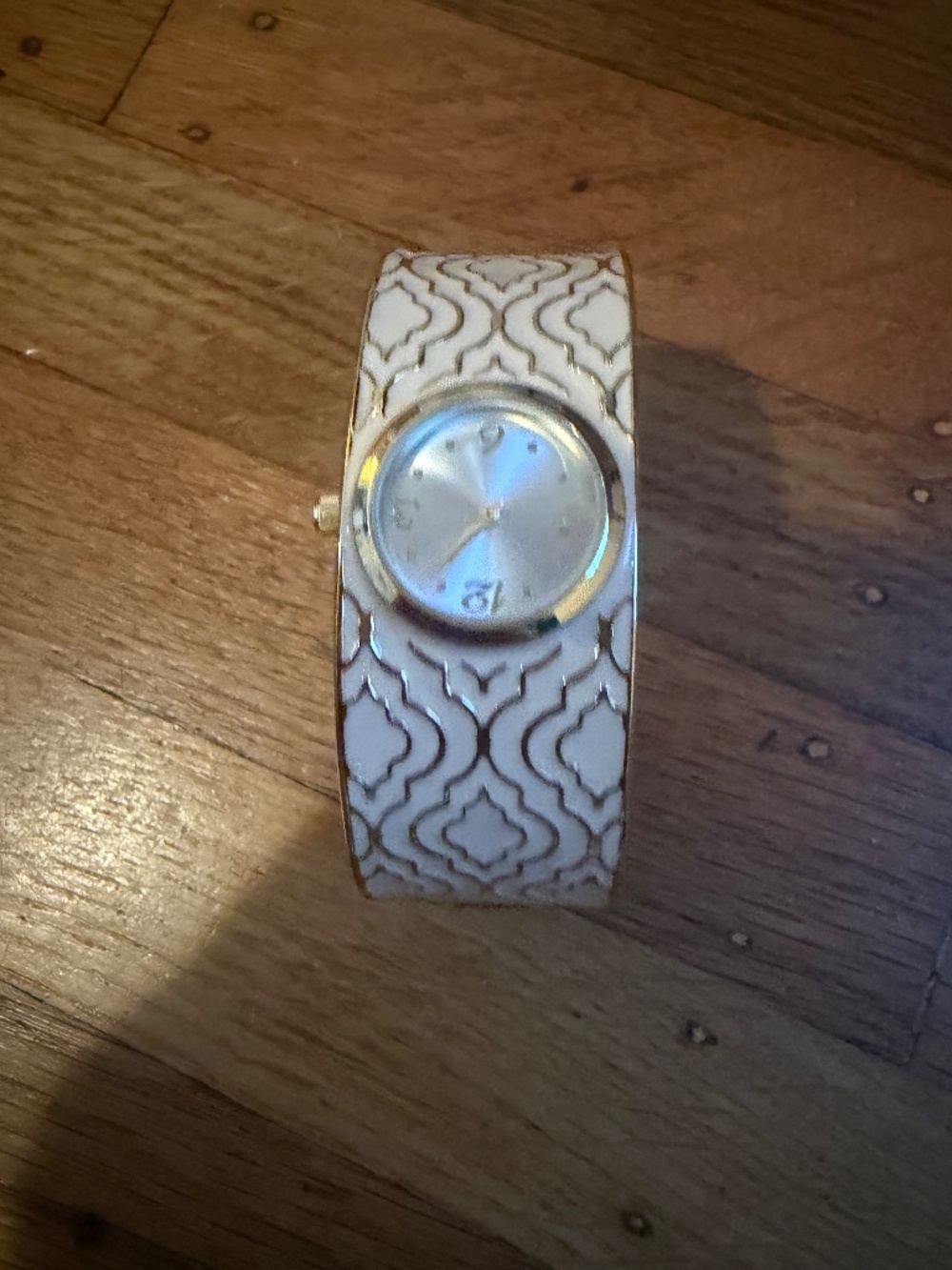 Vintage Gold-Tone White Enamel Quatrefoil Clamper Cuff Watch – Y2K Boho Chic